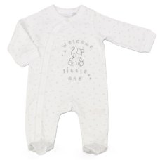 M15928: Baby " Welcome little One" Cotton Sleepsuit (NB-3 Months)